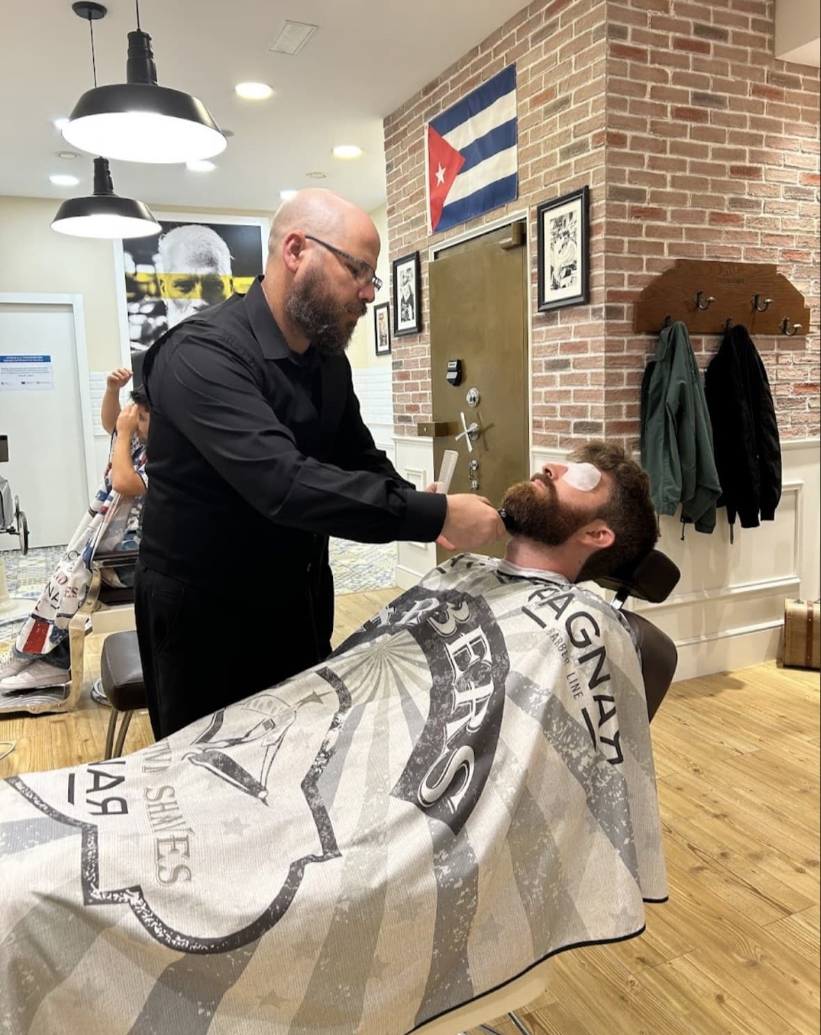 Afeitado clásico con navaja en Barbería Levys